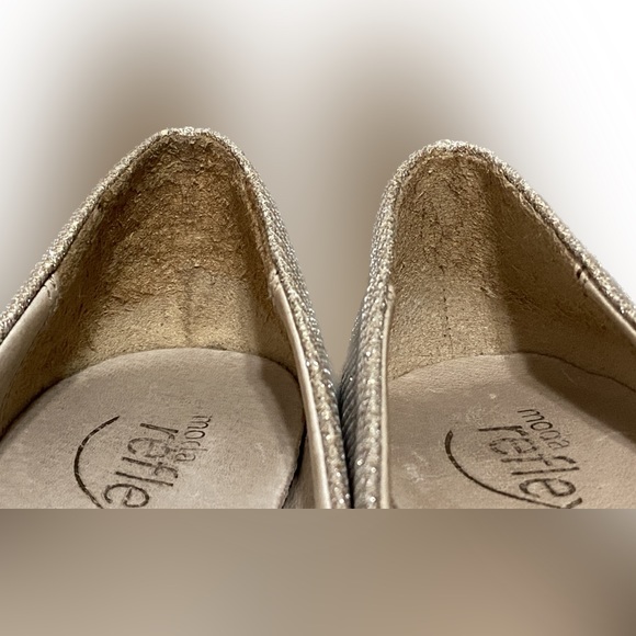 Le Chateau ‘Moda Reflex’ Gold Heels - Picture 9 of 16